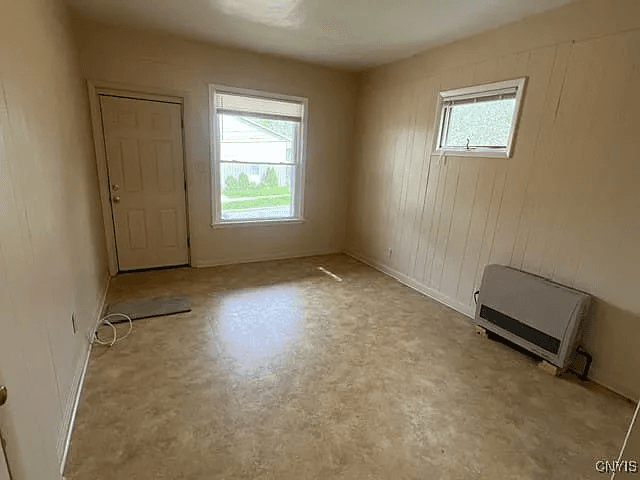 Syracuse Apartment: 321-25 N Midler Ave