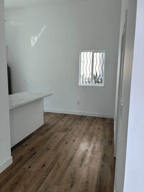 Los Angeles Apartment: 447 1/4 W. 74th Street