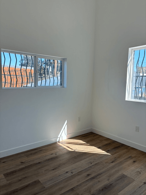 Los Angeles Apartment: 447 1/4 W. 74th Street