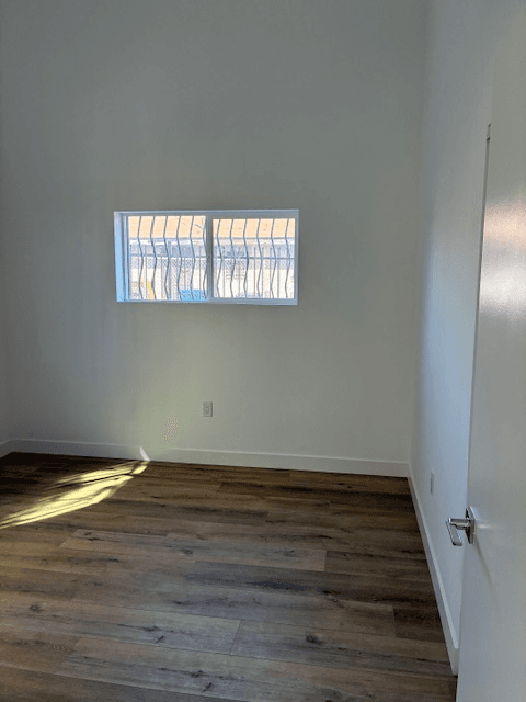 Los Angeles Apartment: 447 1/4 W. 74th Street