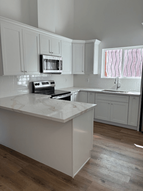 Los Angeles Townhome: 447 W. 74th Street