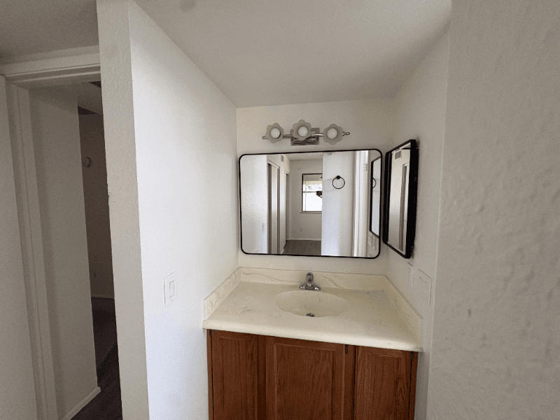 Avondale House: 702 N 1st St.