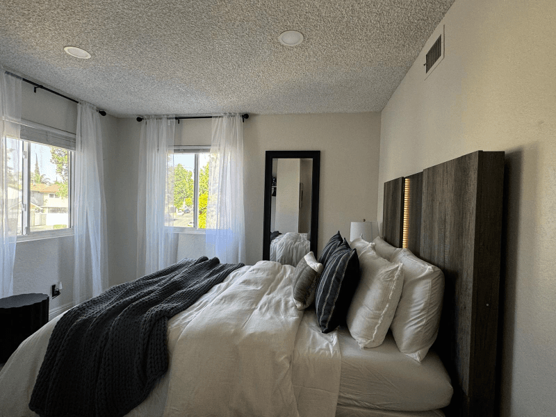 WINNETKA Single Room: 20058 LORNE ST