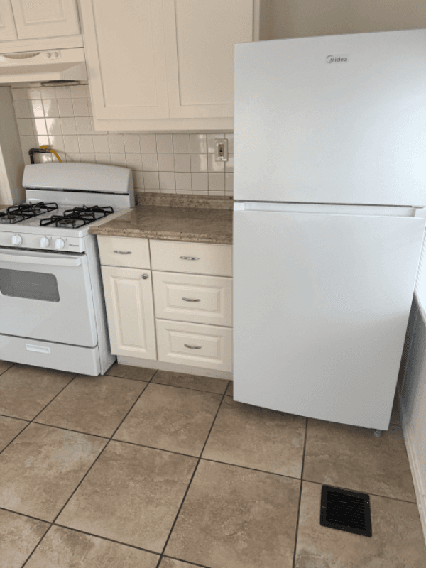 Oakley House: 5625 Sandmound Blvd