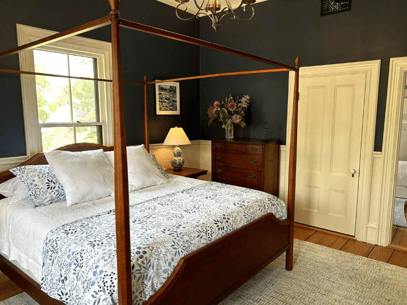 East Boothbay House: 236 Ocean Point Rd