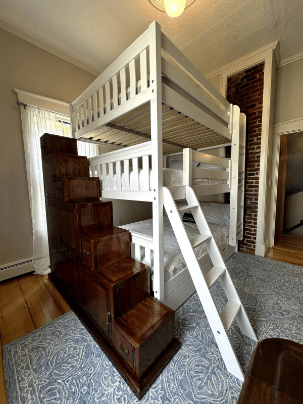 East Boothbay House: 236 Ocean Point Rd