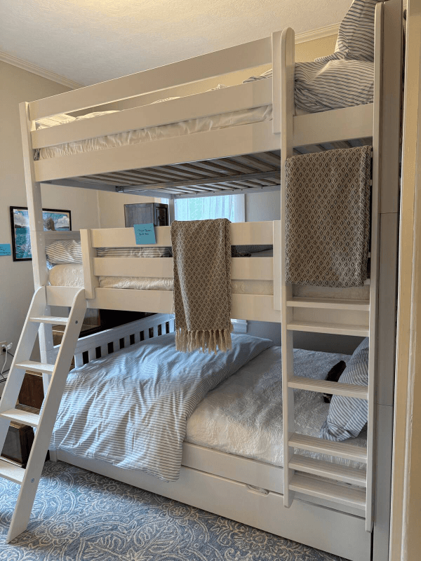 East Boothbay House: 236 Ocean Point Rd