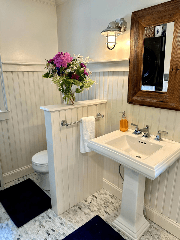 East Boothbay House: 236 Ocean Point Rd