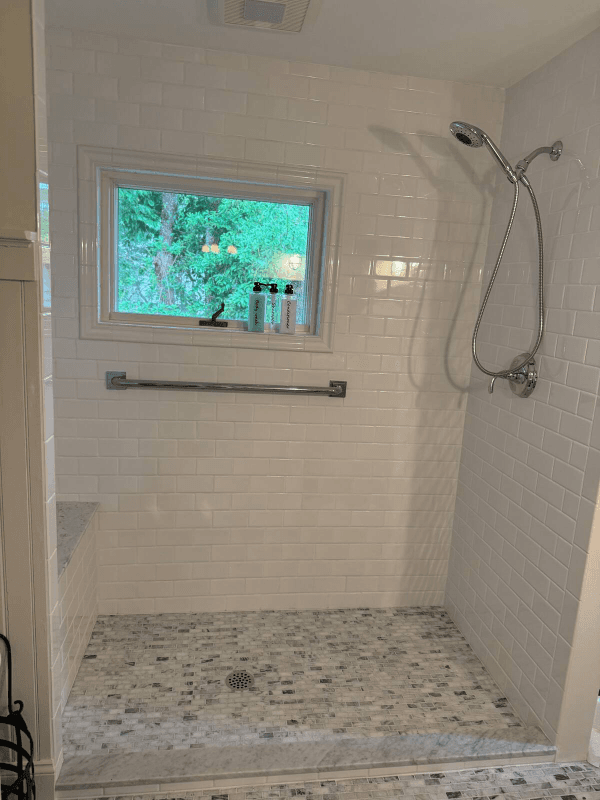 East Boothbay House: 236 Ocean Point Rd