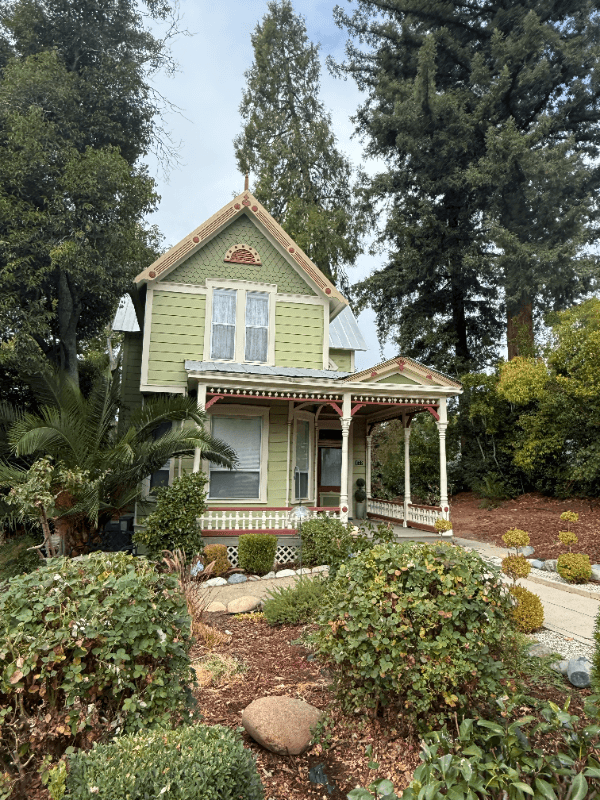 Auburn Townhome: 172 Orange St