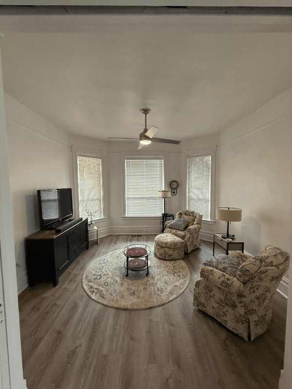 Auburn Townhome: 172 Orange St