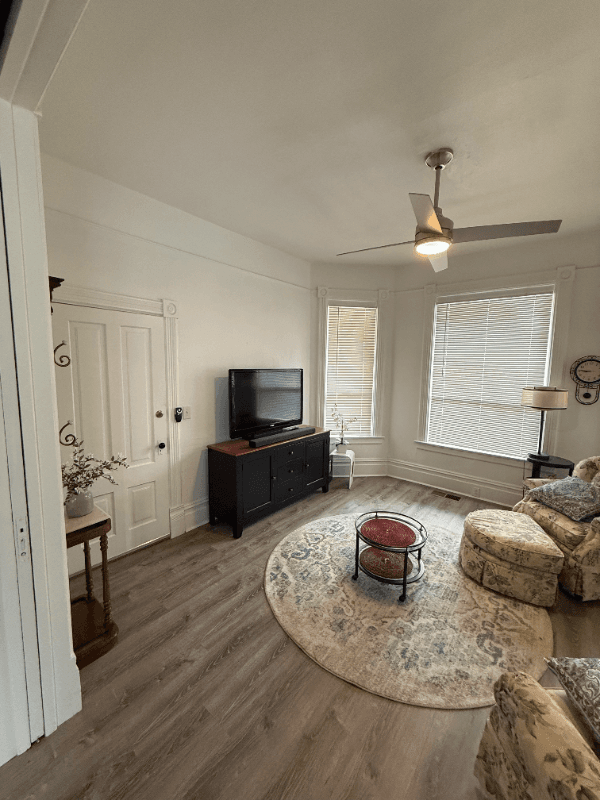 Auburn Townhome: 172 Orange St