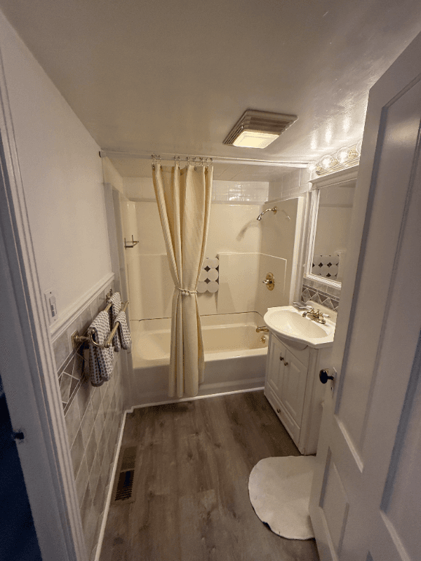 Auburn Townhome: 172 Orange St