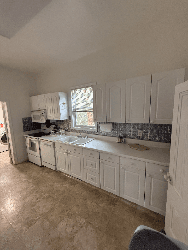 Auburn Townhome: 172 Orange St