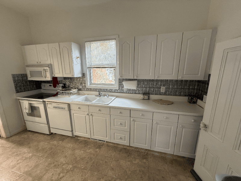 Auburn Townhome: 172 Orange St