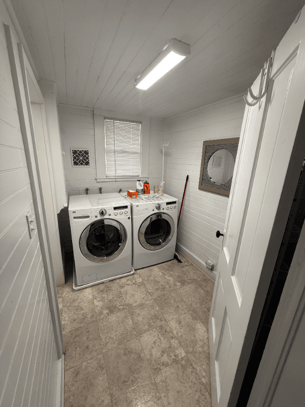 Auburn Townhome: 172 Orange St