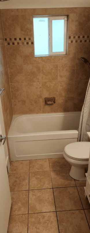 Burien House: 1203 SW 144TH AVE S