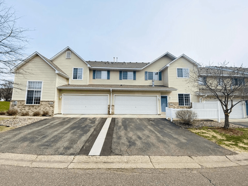 Woodbury Townhome: 3128 Juniper Ln