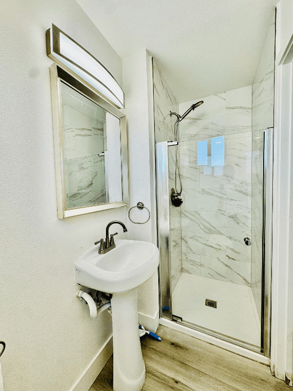 Los Angeles Single Room: 215 E 29th Street
