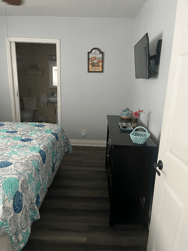 Newport beach Condo: 130 47 th st