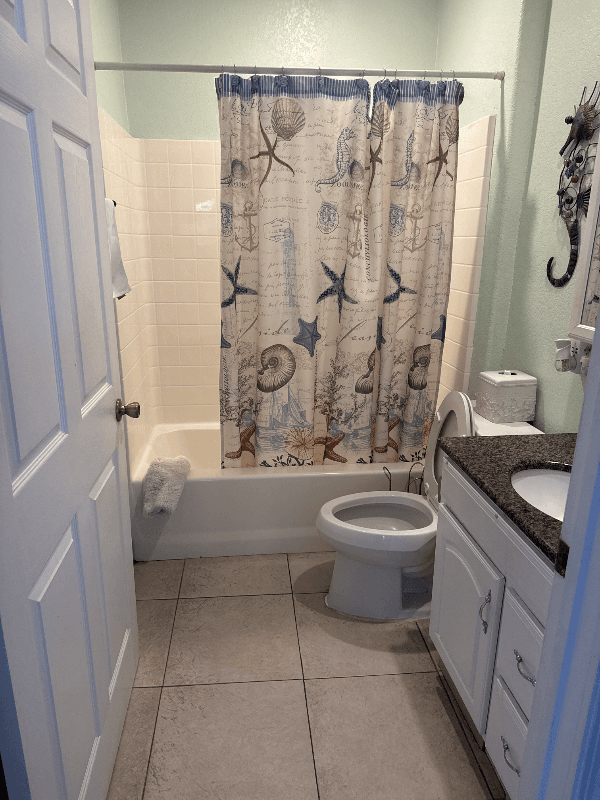 Newport beach Condo: 130 47 th st