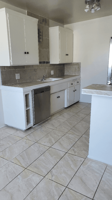 Manhattan Beach Apartment: 1150 Manhattan Beach Blvd #6
