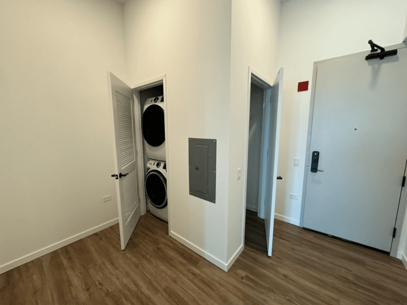 Chicago Condo: 144 N Aberdeen