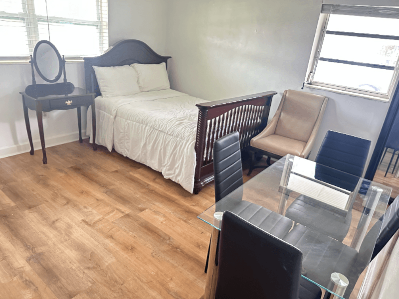 hollyood Single Room: 6501 scott st