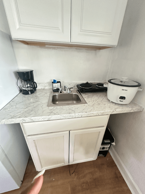 hollyood Single Room: 6501 scott st