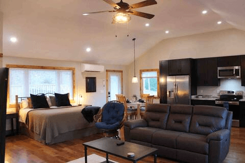 Hendersonville House: 1716 Pleasant Grove Church Road