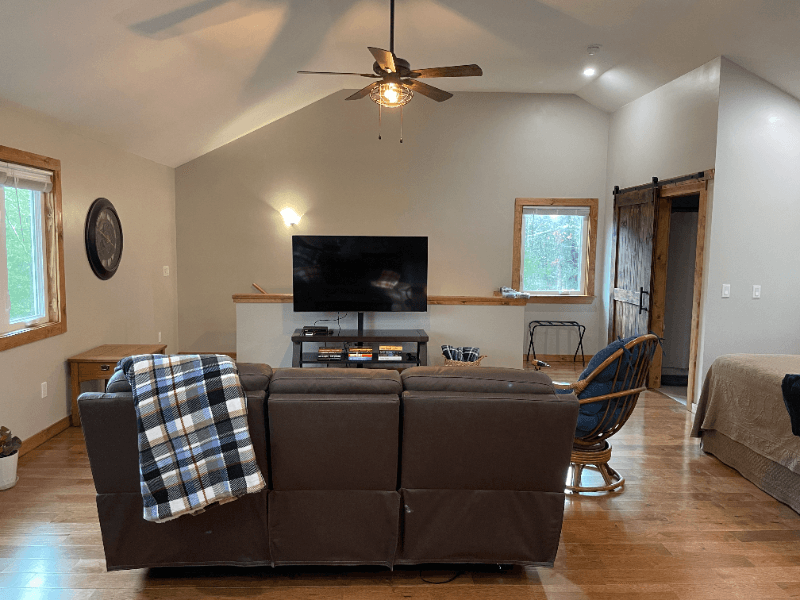 Hendersonville House: 1716 Pleasant Grove Church Road