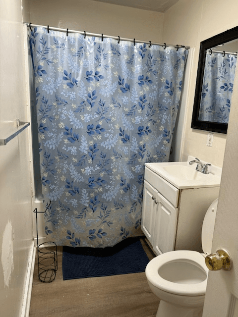 Durham Single Room: 1220 S Roxboro Street Unit