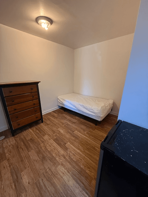 Durham Single Room: 1220 S Roxboro Street Unit 2