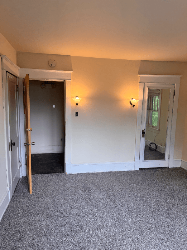 State College House: 727 W College Ave
