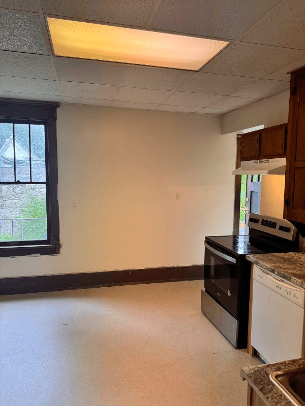 State College House: 727 W College Ave