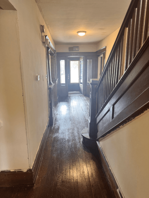 State College House: 727 W College Ave