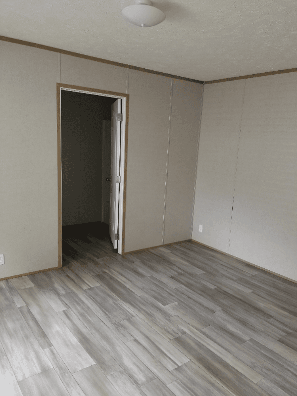 Madison House: 1000 Pine Tree Cir