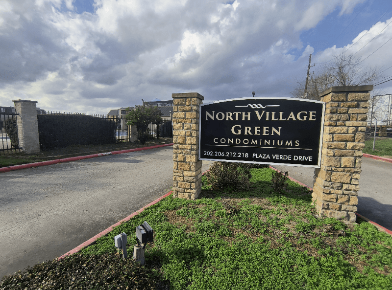 HOUSTON Condo: 202 PLAZA VERDE DR