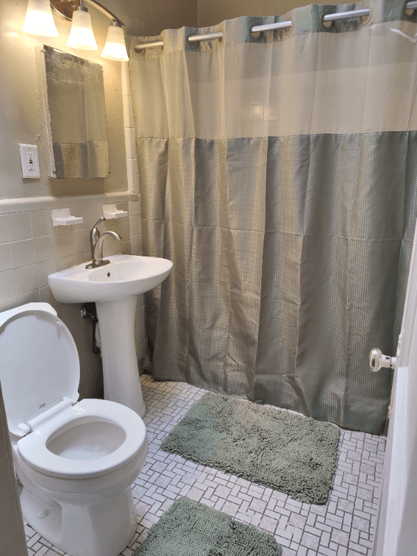 Philadelphia Single Room: 5043 Copley Road