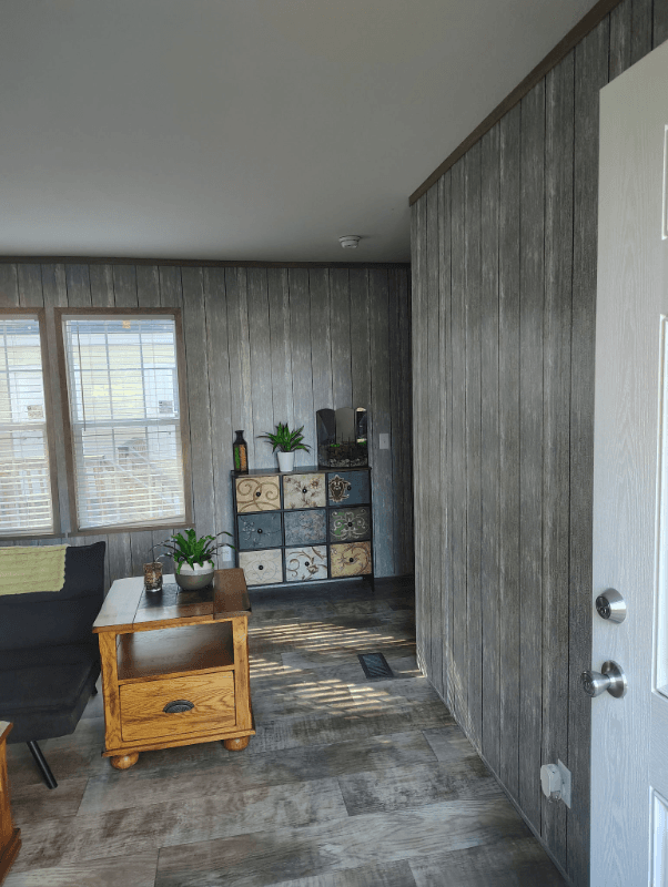 Riverdale House: 29 Lakeview Dr