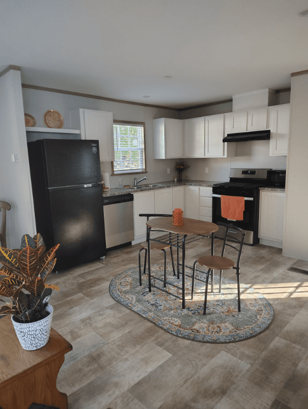 Riverdale House: 29 Lakeview Dr