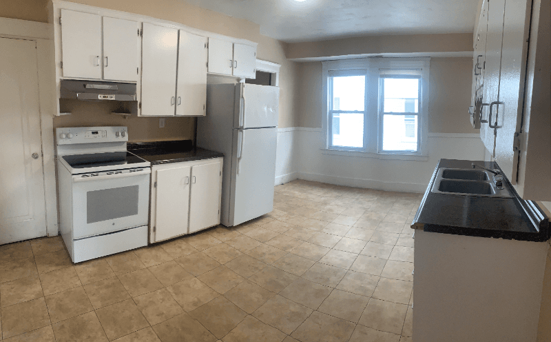 Webster Apartment: 2 North Main St, #1L