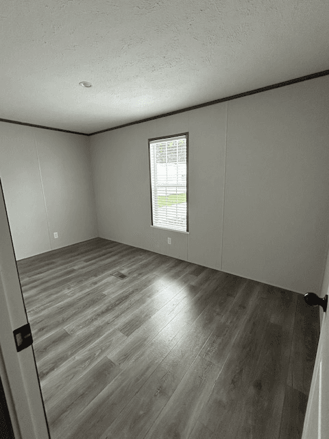Riverdale House: 29 Lakeview Dr