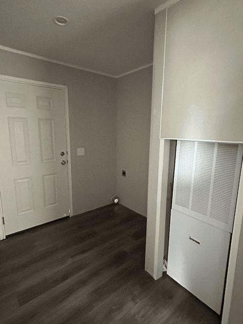 Riverdale House: 29 Lakeview Dr