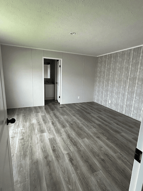 Riverdale House: 29 Lakeview Dr