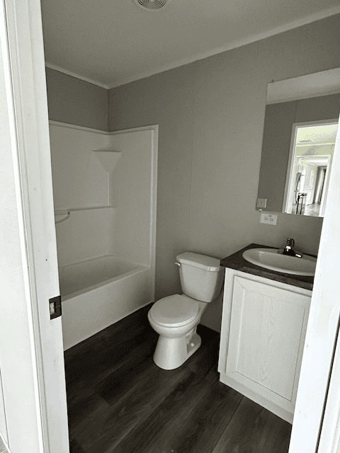 Riverdale House: 29 Lakeview Dr