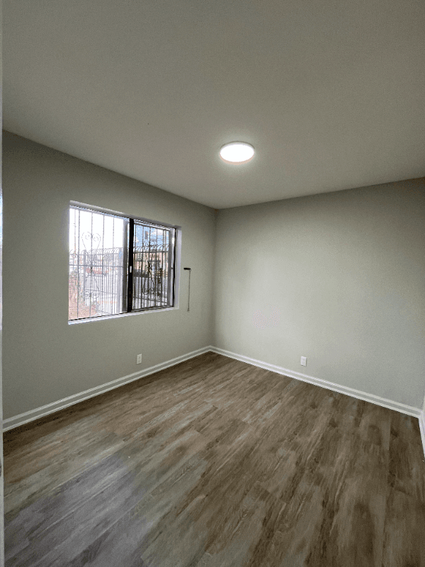 Los Angeles Apartment: 5955 s Main st
