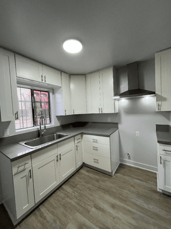 Los Angeles Apartment: 5955 s Main st