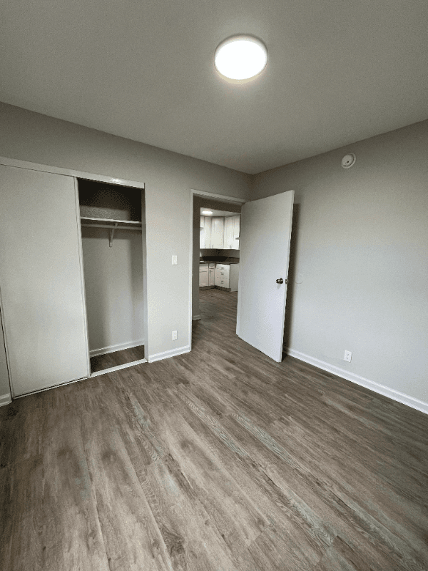 Los Angeles Apartment: 5955 s Main st