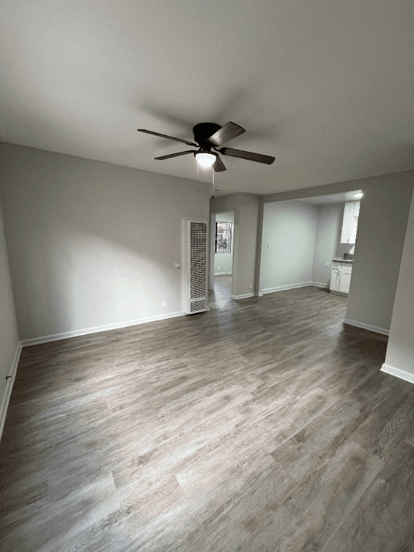 Los Angeles Apartment: 5955 s Main st
